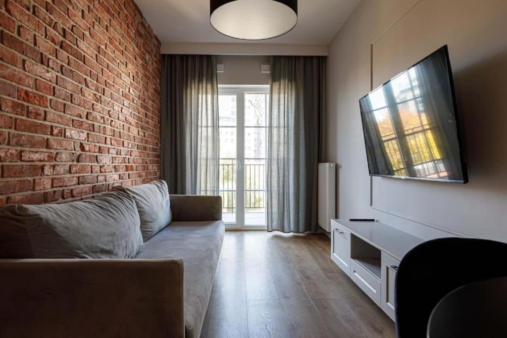 Golden - Great Location - Cozy And Bright&janapawla19 Apartment
