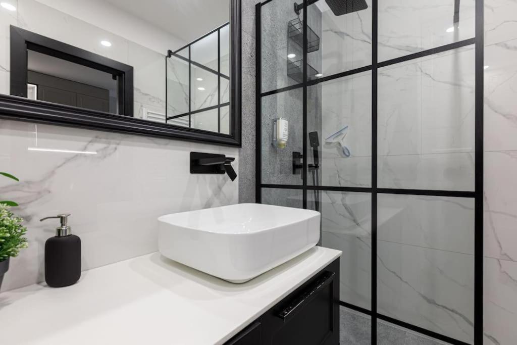 Golden - Great Location - Cozy And Bright&janapawla19 Apartment *